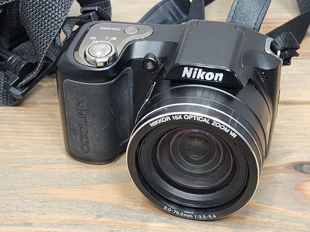 Nikon Coolpix L100 Digital Camera 15x Zoom 10 Megapixels For parts